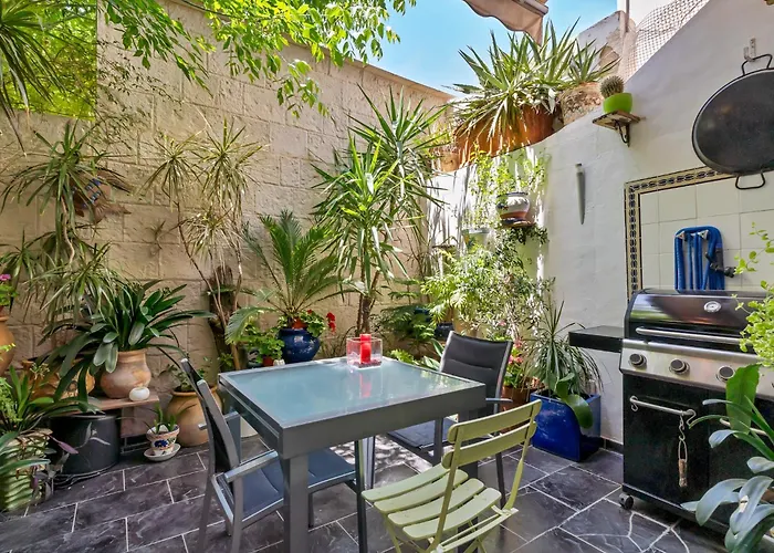 Townhouse Apartment *